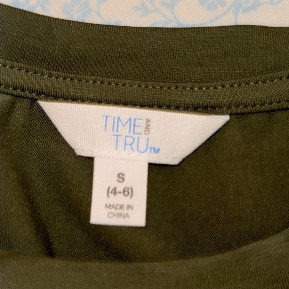 Time & Tru Womens Olive Army Green Knot Front Top shortsleeve blouse Small (4-6) - Picture 9 of 9
